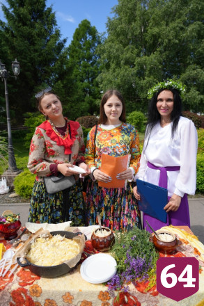 Гостей саратовского храма угощали блюдами народов России